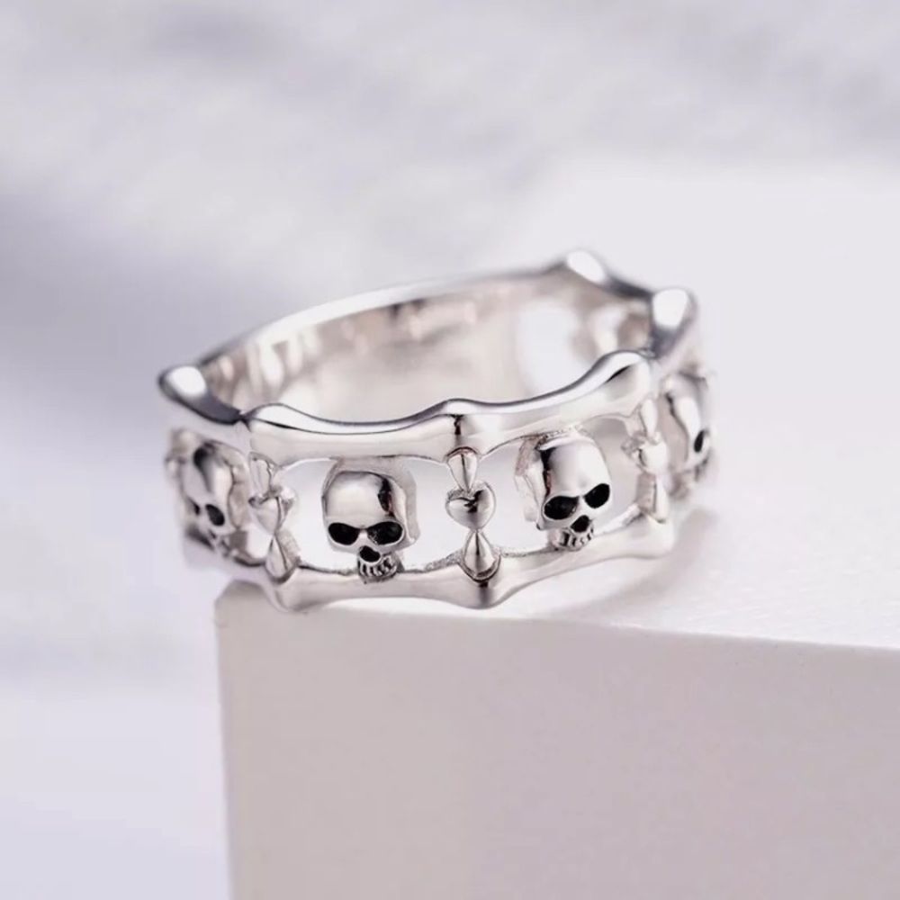 Silver Tone Skull 💀 Band Ring